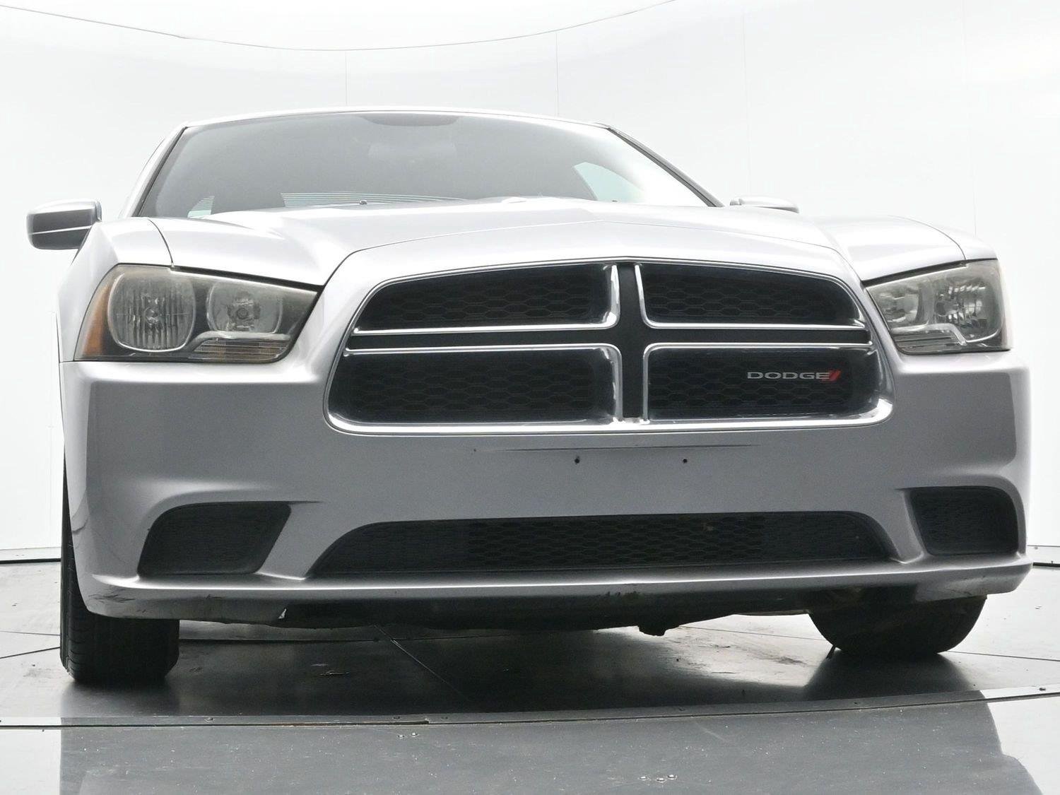 Used 2013 Dodge Charger SE RWD image 38