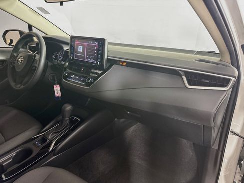 Used 2022 Toyota Corolla LE FWD image 34