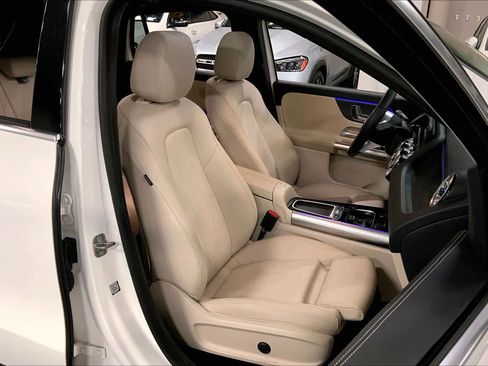 Used 2025 Mercedes-Benz GLA 250 4MATIC image 8