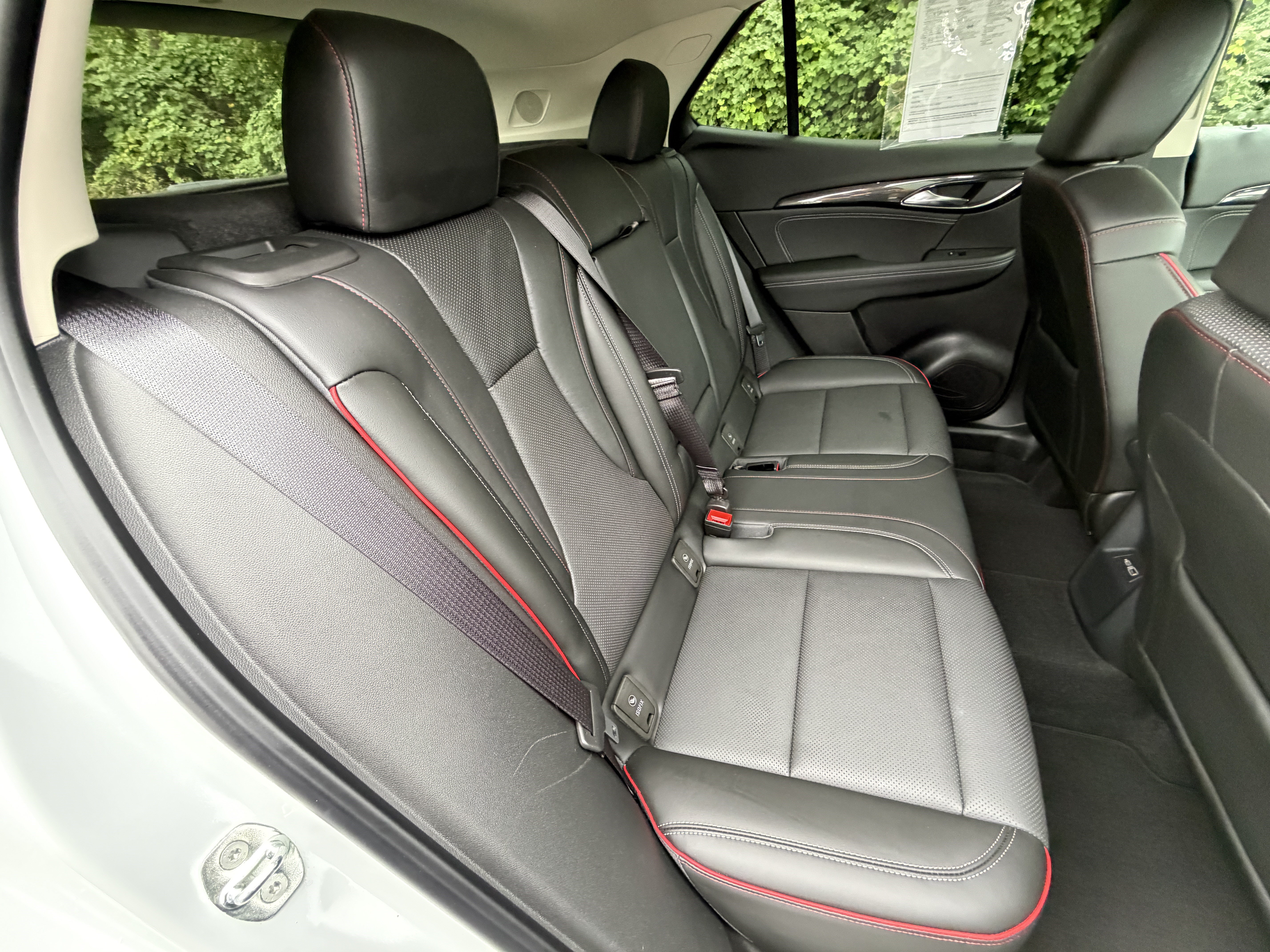Used 2022 Buick Envision Essence w/ Technology Package I FWD image 18