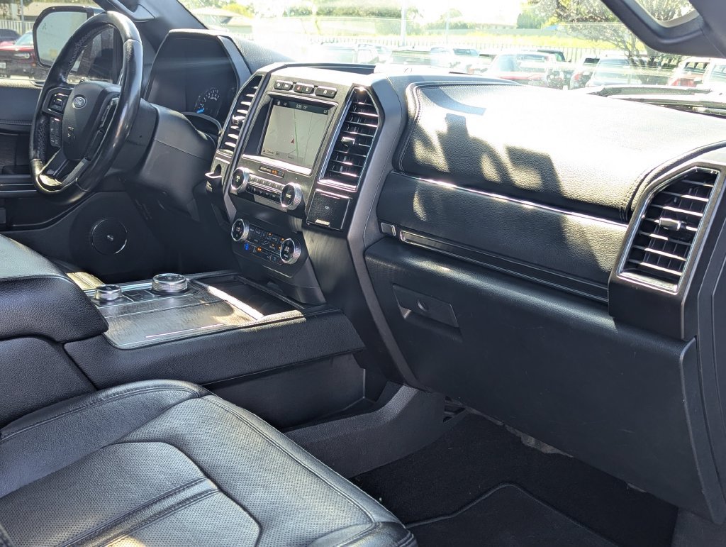 Used 2019 Ford Expedition Limited w/ Equipment Group 301A AWD/4WD image 29
