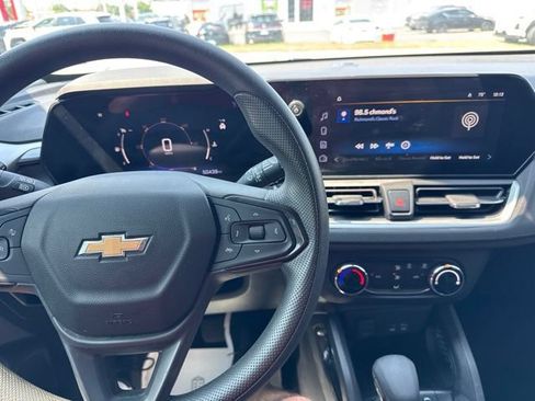 Used 2024 Chevrolet TrailBlazer LS FWD image 16
