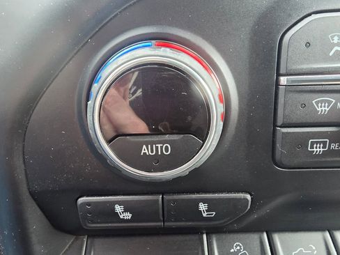 Used 2022 Chevrolet Silverado 2500 LT w/ Convenience Package image 5