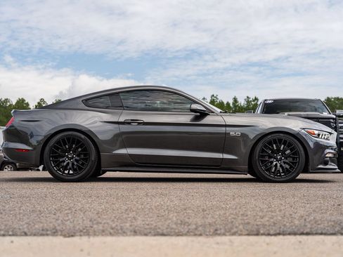 Used 2017 Ford Mustang GT w/ GT Performance Package RWD image 9