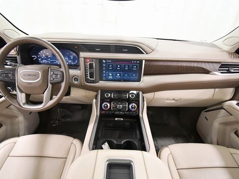 Used 2024 GMC Yukon XL Denali image 3