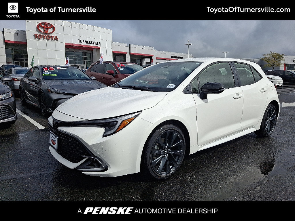 Used 2027 Toyota Corolla XSE FWD image 1