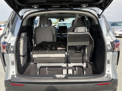 Certified 2025 Toyota Sienna LE FWD image 22
