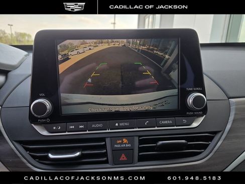 Used 2025 Nissan Altima 2.5 SV FWD image 4