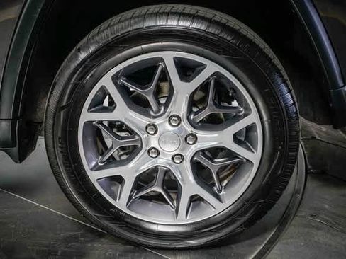 Used 2021 Jeep Grand Cherokee Limited image 10