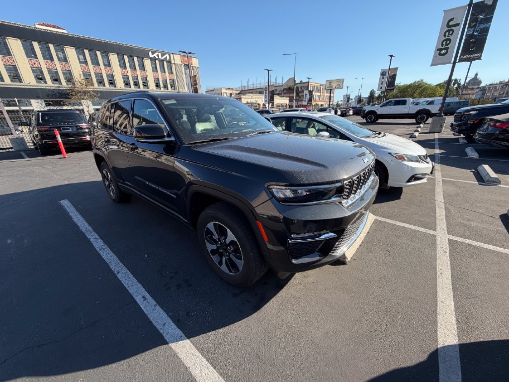 Used 2024 Jeep Grand Cherokee Limited 4xe AWD/4WD image 3