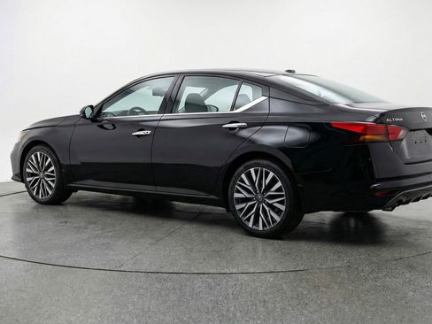 Used 2025 Nissan Altima 2.5 SV image 6