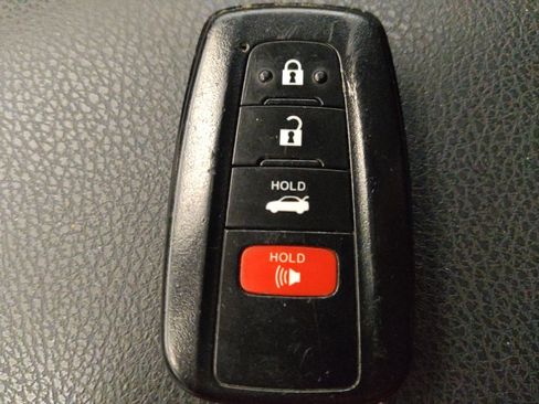 Used 2022 Toyota Camry SE w/ Convenience Package FWD image 32