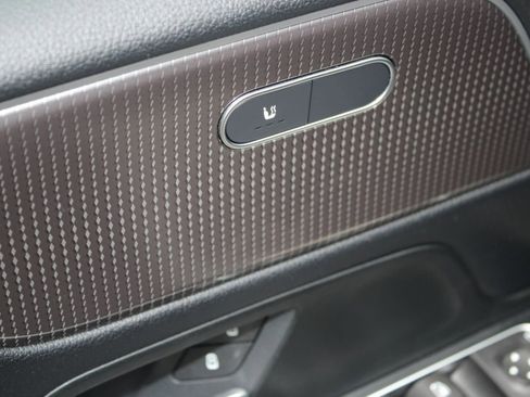Used 2022 Mercedes-Benz EQB 300 4MATIC image 27