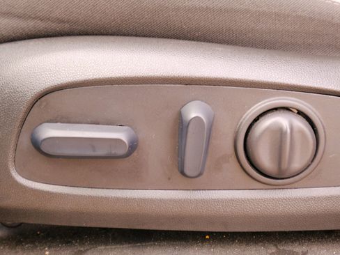 Used 2024 Chevrolet Equinox LT image 42