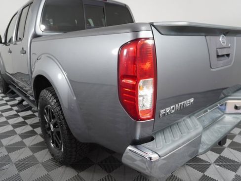 Used 2019 Nissan Frontier SV image 12