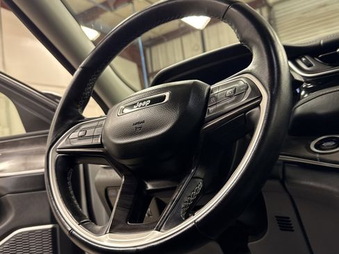 Used 2022 Jeep Grand Cherokee Limited 4xe image 16