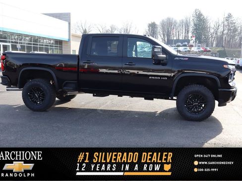 Used 2025 Chevrolet Silverado 2500 ZR2 w/ Technology Package image 1