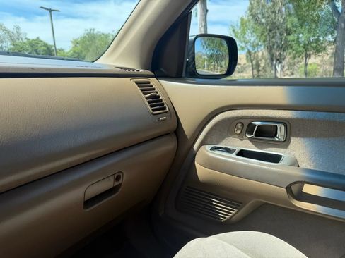 Used 2005 Honda Pilot LX image 24