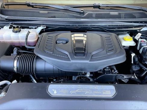 Used 2024 Jeep Wagoneer L Series II RWD image 21