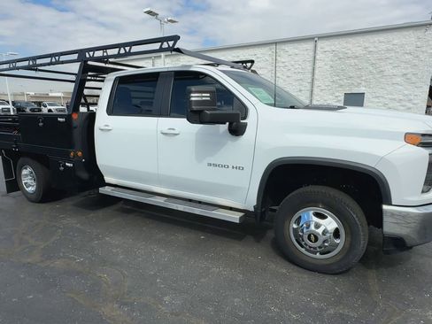 Used 2022 Chevrolet Silverado 3500 LT w/ Remote Start Package image 2