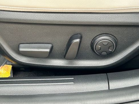 Used 2024 Genesis G70 2.5T image 23