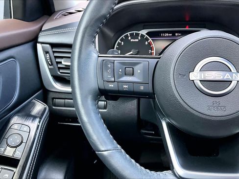 Used 2023 Nissan Rogue SV w/ SV Premium B Package FWD image 24
