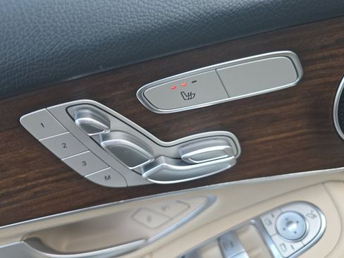 Used 2022 Mercedes-Benz GLC 300 4MATIC image 12