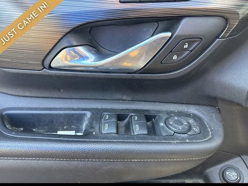 Used 2022 GMC Terrain SLT w/ LPO, Floor Liner Package AWD/4WD image 7