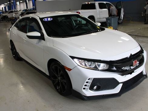 Used 2018 Honda Civic Sport image 2