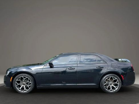 Used 2018 Chrysler 300 Touring w/ Sport Appearance Package image 8