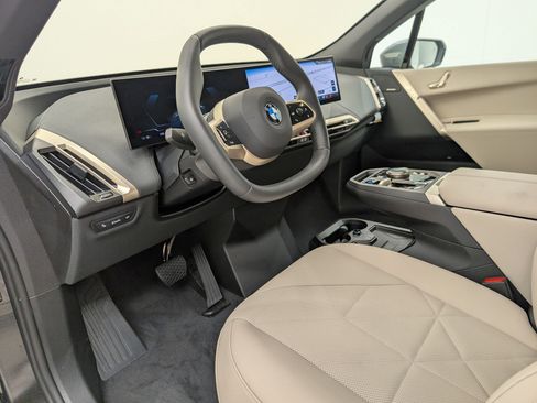 New 2026 BMW iX xDrive60 image 4