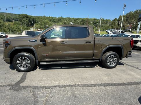 Used 2024 GMC Sierra 1500 AT4 w/ AT4 Preferred Package AWD/4WD image 2