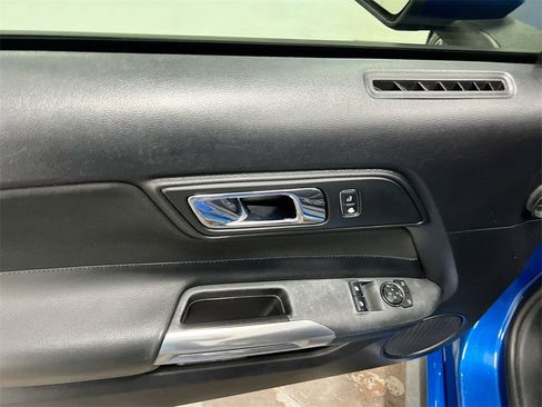 Used 2017 Ford Mustang Coupe image 19