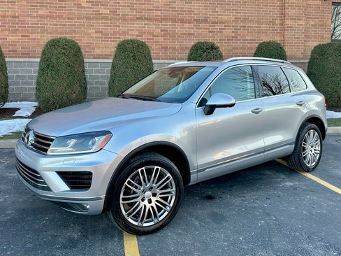 Used 2016 Volkswagen Touareg Sport image 1