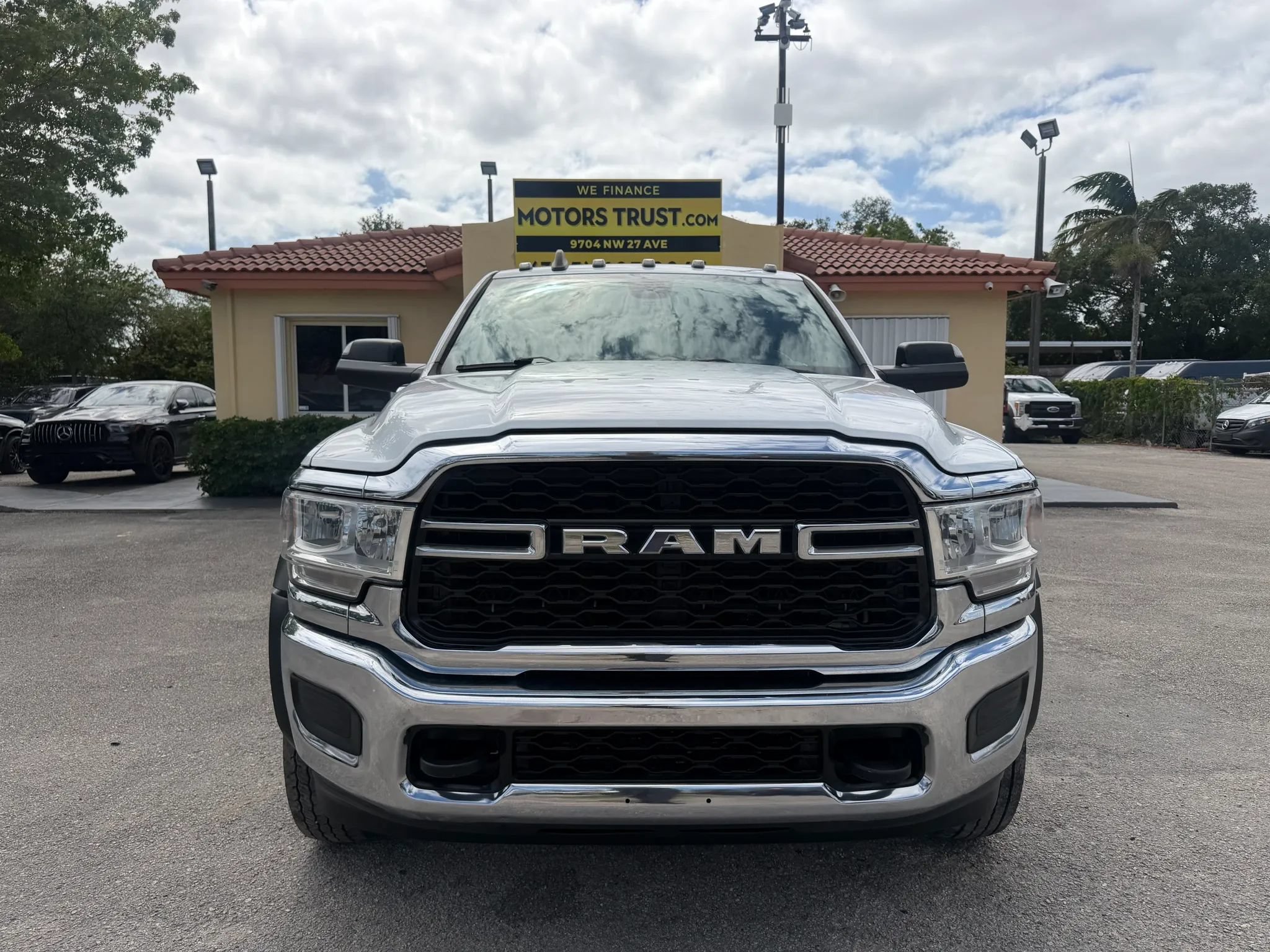 Used 2021 RAM 5500 Tradesman w/ Chrome Appearance Group AWD/4WD image 8