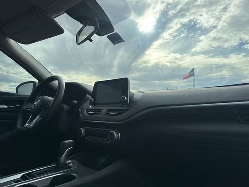 Certified 2022 Nissan Altima 2.5 SV image 10