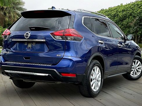 Used 2018 Nissan Rogue SV w/ Premium Package image 2