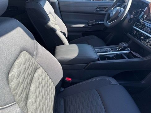 New 2025 Nissan Pathfinder SV image 24