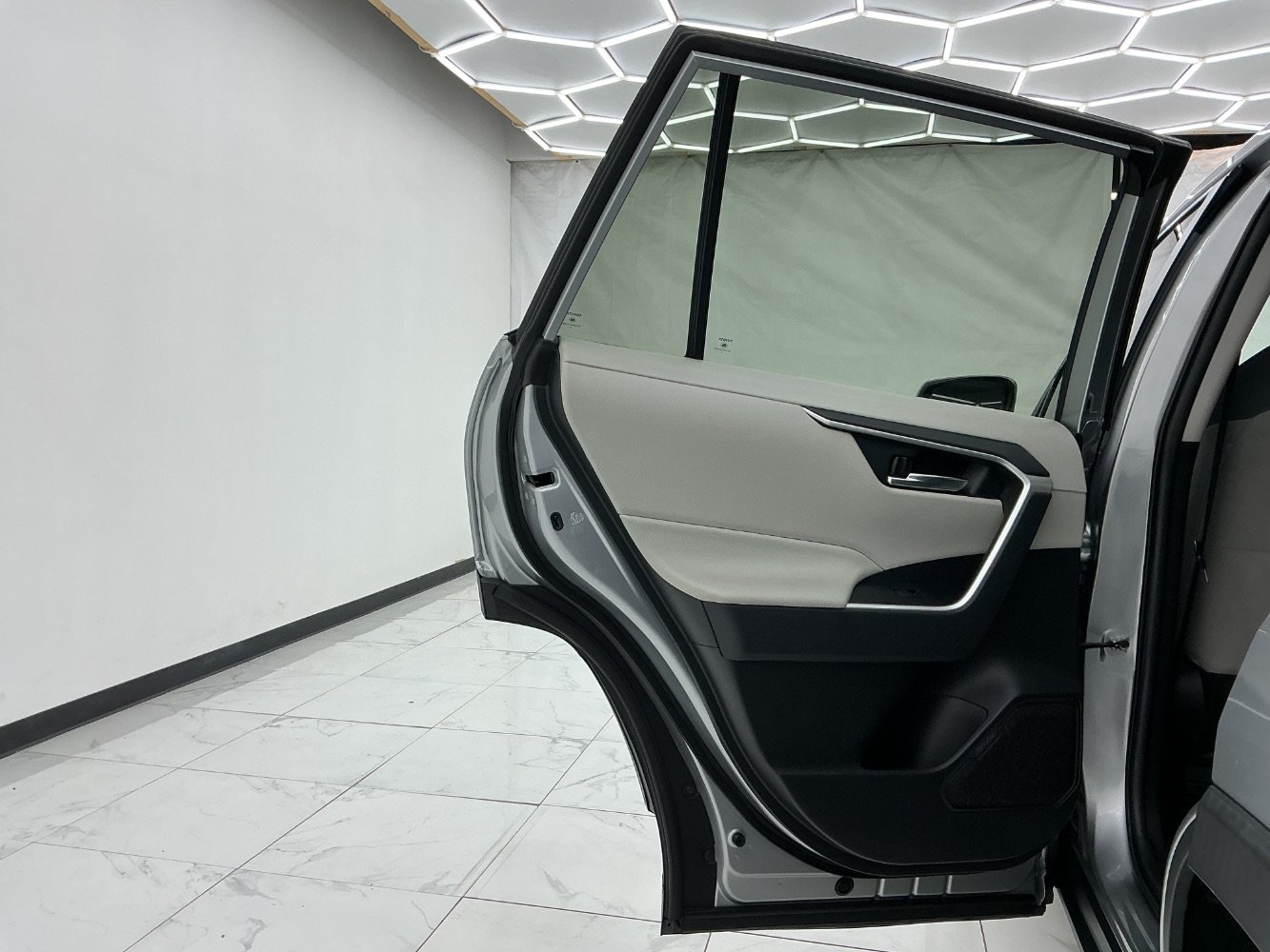 Used 2020 Toyota RAV4 XLE FWD image 24