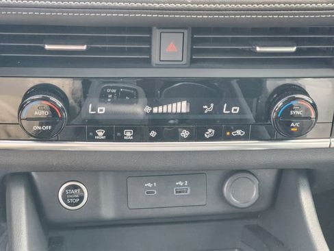 Used 2023 Nissan Rogue SV image 15