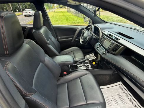 Used 2018 Toyota RAV4 SE AWD/4WD image 13