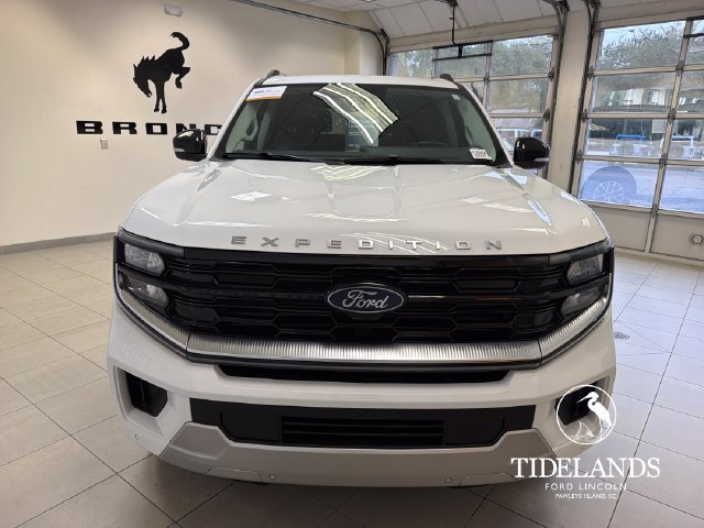 Certified 2025 Ford Expedition Platinum AWD/4WD image 3