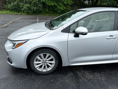 Used 2023 Toyota Corolla SE FWD image 3