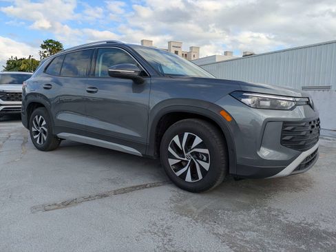 New 2026 Volkswagen Tiguan S image 2