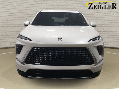 Used 2025 Buick Enclave Avenir w/ Super Cruise Package image 2