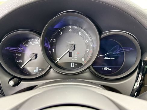 Certified 2026 Porsche Macan AWD/4WD image 35