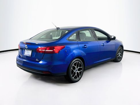 Used 2018 Ford Focus SE w/ SE Appearance Package FWD image 5