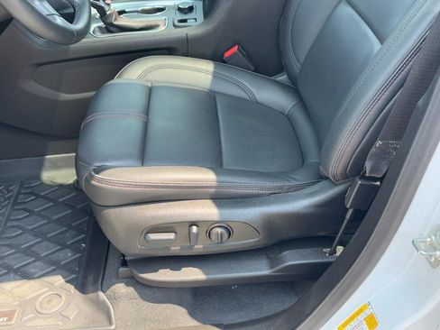 Used 2023 Chevrolet Traverse RS AWD/4WD image 24