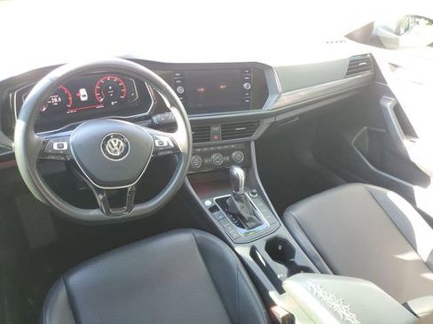 Used 2019 Volkswagen Jetta SEL w/ Cold Weather Package image 9