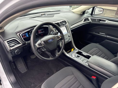 Used 2020 Ford Fusion SE image 13